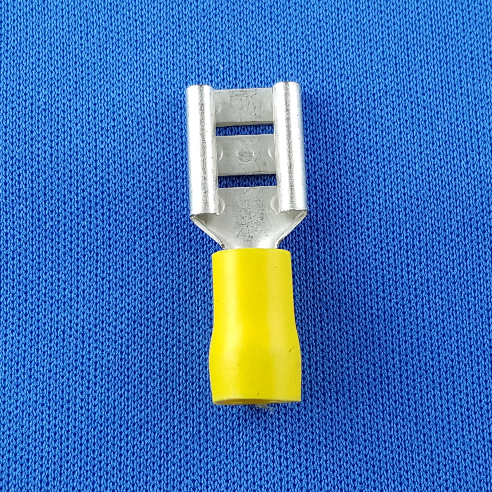 JUGUTA Schnellkupplungsbuchsen 60 Stück - Flachsteckhülsen 6,3mm | Rot/Blau/Gelb Für 0,5-6,0mm²